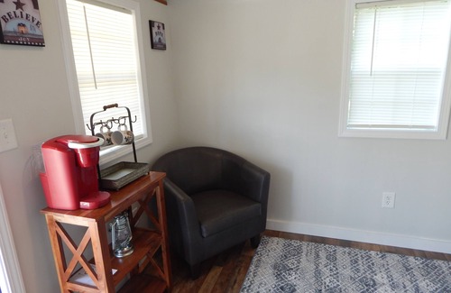 Caroleen Cabina | Cozy Cabin 2 at Bird's Nest Bunkies and Barn in Ellenboro with WiFi, AC & Heat