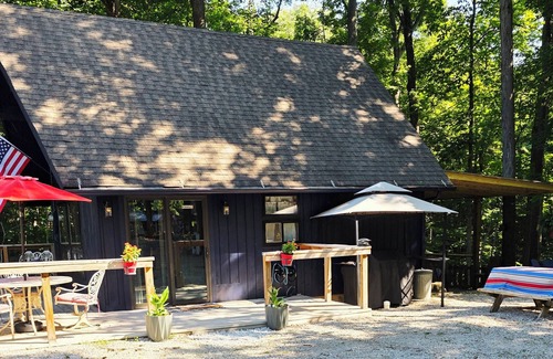 Bellmore Cabina | Cozy Cabin- A-Frame style cabin with Loft.