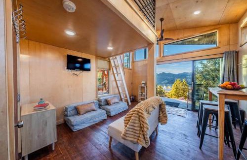 Glendale Casa | Cozy Cabin and Stargazing Dome Bedroom Deck BBQ Hammocks