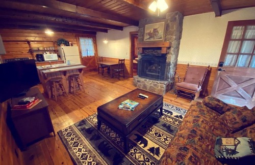 Eureka Springs Chalet De Esquí | Cozy Cabin at Bear Mountain Log Cabins