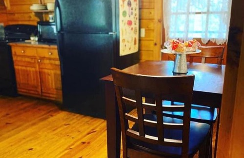Eureka Springs Chalet De Esquí | Cozy Cabin at Bear Mountain Log Cabins