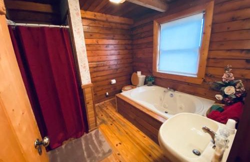 Eureka Springs Chalet De Esquí | Cozy Cabin at Bear Mountain Log Cabins
