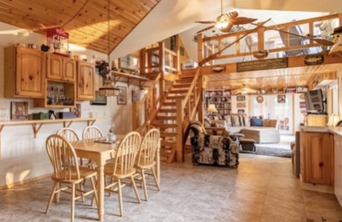 Newville Cabina | Cozy Cabin at Lake Koshkonong