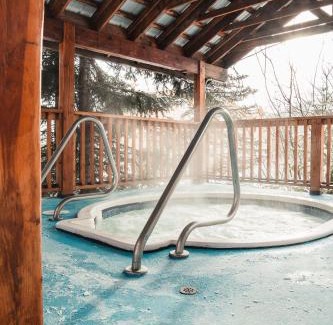 Rossland Chalet De Esquí | Cozy Cabin at RED - Steps to Skiing & Trails