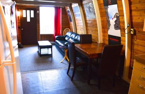 Rossland Chalet De Esquí | Cozy Cabin at RED - Steps to Skiing & Trails