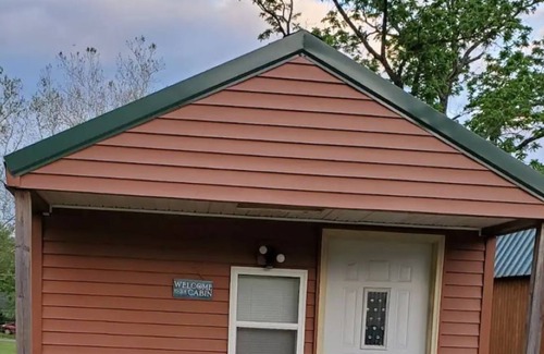 Alton Cabina | Cozy Cabin by the creek