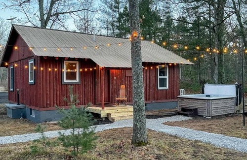 Harrietta Cabina | Cozy Cabin close to skiing, hunting, fishing, paddling, and swimming, and trails