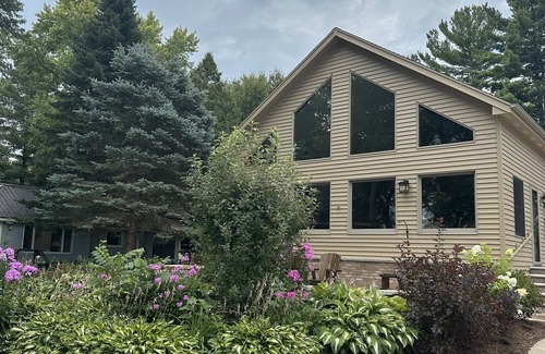 Markesan Casa | Cozy Cabin close to Sandy Beach Area!
