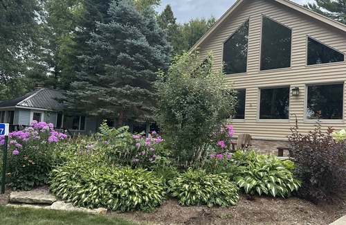 Markesan Casa | Cozy Cabin close to Sandy Beach Area!