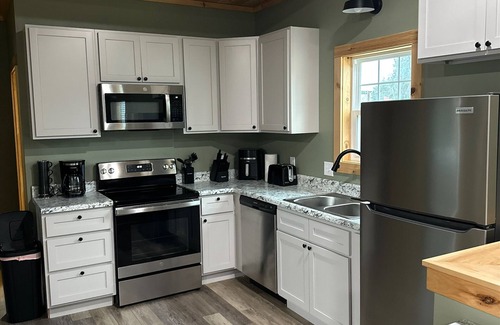 Burkesville Cabina | Cozy cabin close to Dale Hollow Lake State Resort Park! Cabin#2