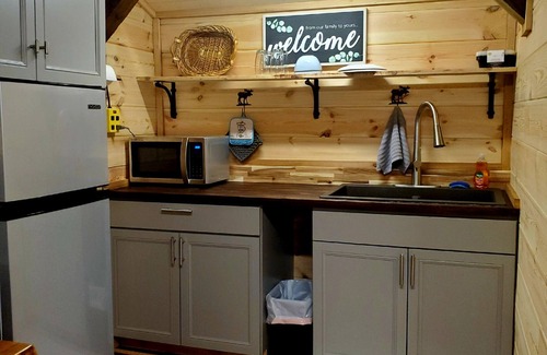 Indian Rock Springs Cabina | Cozy cabin close to white water rafting, ziplining, hiking & Harrah's casino.