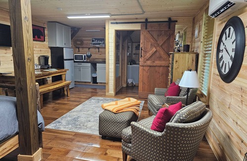 Indian Rock Springs Cabina | Cozy cabin close to white water rafting, ziplining, hiking & Harrah's casino.