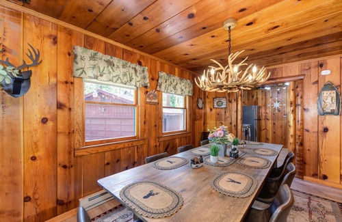 Mi-Wuk Village Cabina | Cozy Cabin! Family Friendly! Games! Dogs Welcome! Close to Skiing & Twain Harte!