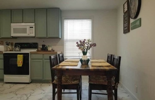 Reno Casa | Cozy cabin feel in midtown Reno
