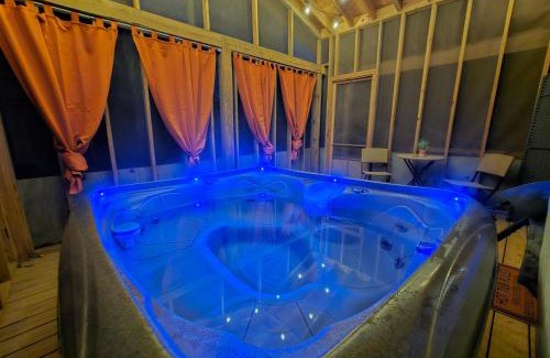 Mars Hill Casa | Cozy Cabin, Foliage, Hot Tub, Wi Fi, Fireplace