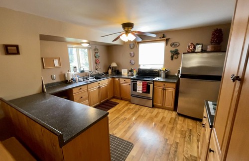 Meadow View Heights Cabina | Cozy Cabin Hidden in the Pines! Explore So. Utah including Cedar, Bryce,&Zion NP