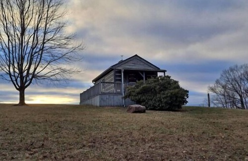 Fancy Gap Cabina | Cozy Cabin Hideaway - The Schoolhouse Cabin - Cabin 9