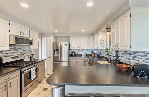 North Ogden Casa | Cozy Cabin / Feel Home
