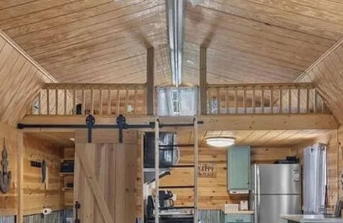 Crane Hill Cabina | Cozy cabin in beautiful Crane Hill with AC. Steps to Lewis Smith Lake.