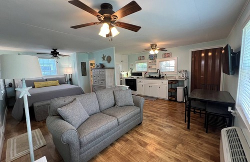 Bon Secour Cabina | Cozy cabin in charming Bon Secour across from Bon Secour River