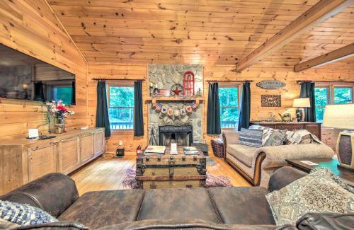 Ellijay Casa | Cozy Cabin in Coosawattee River Resort!
