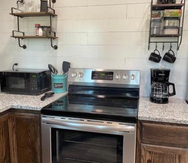 Avinger Casa | Cozy Cabin in Crestwood Subdivision