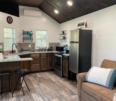 Avinger Casa | Cozy Cabin in Crestwood Subdivision