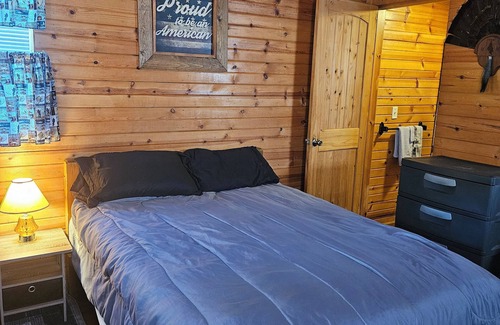 Richland Cabina | Cozy cabin in lovely Richland with WiFi, AC