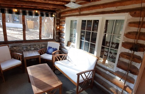 Saddlestring Cabina | Cozy cabin in peaceful Story, WY