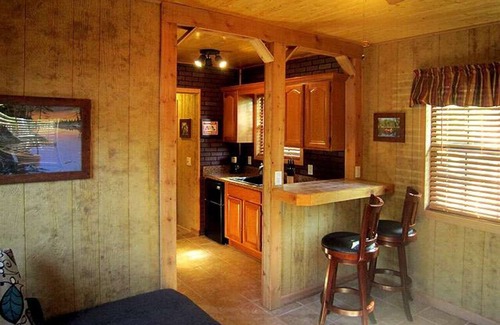 Lake Panasoffkee Cabina | Cozy Cabin in riverfront resort