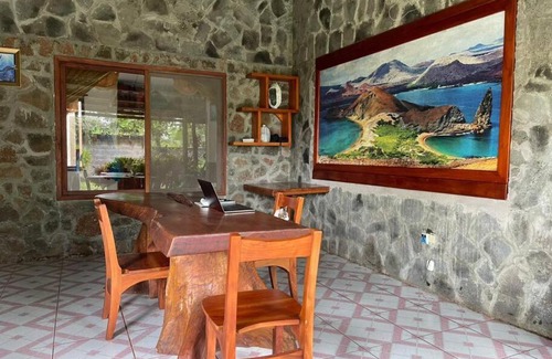 Bellavista Casa | Cozy Cabin in the Galapagos Islands - Free Bikes