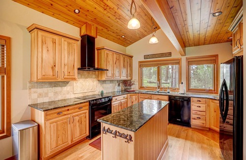 New Meadows Cabina | Cozy cabin in the heartland of outdoor recreation for every age and ability.