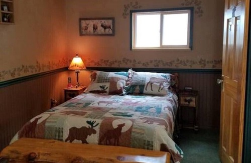 Helena Cabina | Acogedora cabaña en las montañas- Cabin Creek Ranch