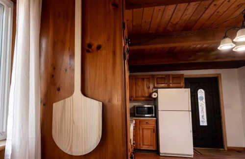 Effingham Cabina | Cozy Cabin in the Pines — Secluded Oasis, Minutes to Skiing & Lakes — Dogs ok!