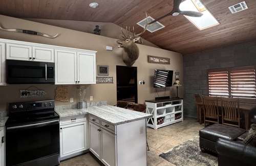 Williams Casa | Cozy Cabin in the Pines!!! Close to the Polar Express, Grand Canyon, & Bearizona
