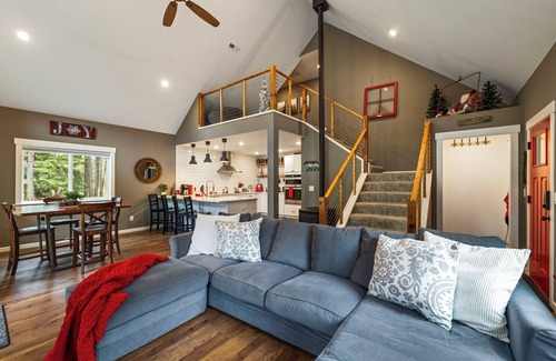 Ronald Casa | Cozy Cabin in the Pines | Hot Tub-Huge Game Room+ 3rd Nt Free Limited Avail