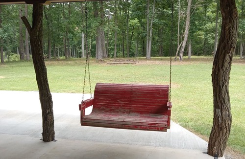 Dunlap Cabina | Cozy cabin in tranquil Dunlap with WiFi. Close to Fall Creek Falls state park.