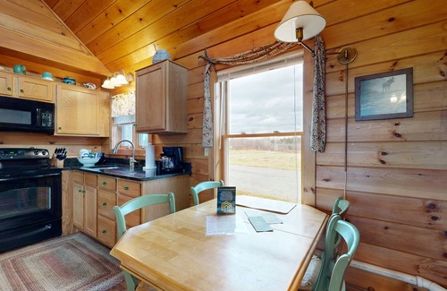 Greenville Casa | Acogedora cabaña en una ubicación espectacular frente al lago: ¡disfrute de la vista y traiga al perro!