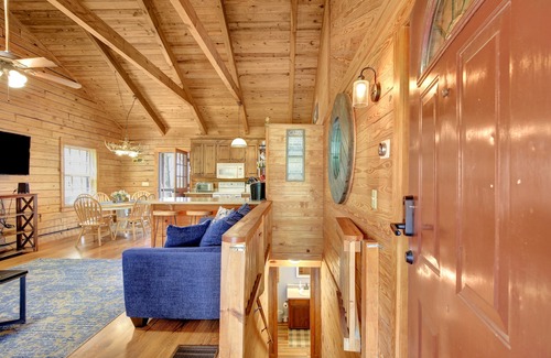 Pine Mountain Valley Cabina | Cozy Cabin in Warm Springs near FDR State Park and Callaway Gardens