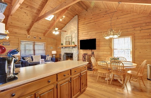 Pine Mountain Valley Cabina | Cozy Cabin in Warm Springs near FDR State Park and Callaway Gardens