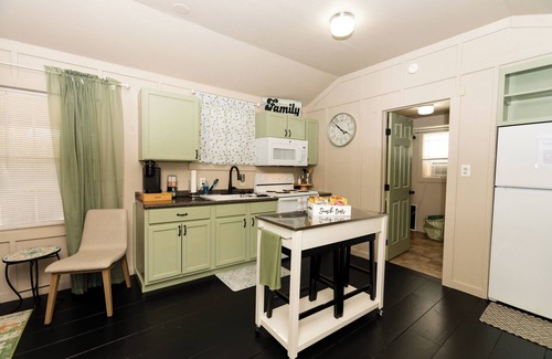 Belton Cabina | Cozy cabin in welcoming Belton with WiFi, AC