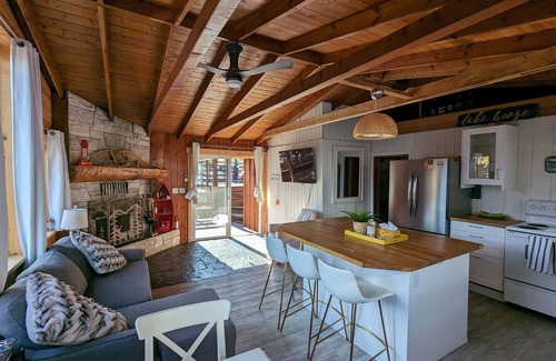 East Kootenay Cabina | Cozy Cabin Lake View Private Beach