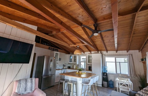 East Kootenay Cabina | Cozy Cabin Lake View Private Beach