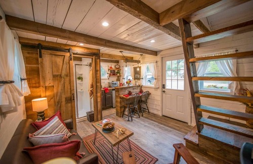 Waco Apartamento | Acogedora cabaña "gallinita roja" 12 min a Magnolia