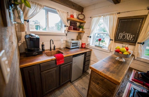 Waco Apartamento | Acogedora cabaña "gallinita roja" 12 min a Magnolia