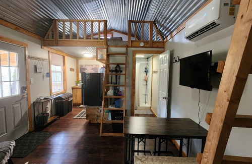 Jasper Cabina | Cozy cabin located on mountainside hobby farm