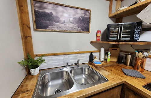 Jasper Cabina | Cozy cabin located on mountainside hobby farm