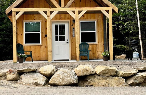 Sangerville Cabina | Cozy cabin located on the Atv & snowmobile trail. Family & Pet Friendly