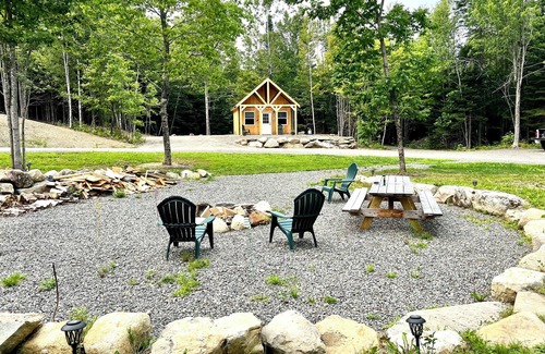 Sangerville Cabina | Cozy cabin located on the Atv & snowmobile trail. Family & Pet Friendly