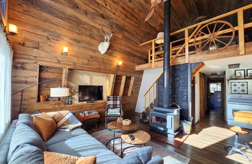 Meadow View Heights Cabina | Cozy Cabin near Bryce and Zion sleeps 4 adults max